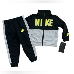 *New* Nike Boys 2 Piece Track Jacket & Jogger Pants Set Boys Size 18 Months